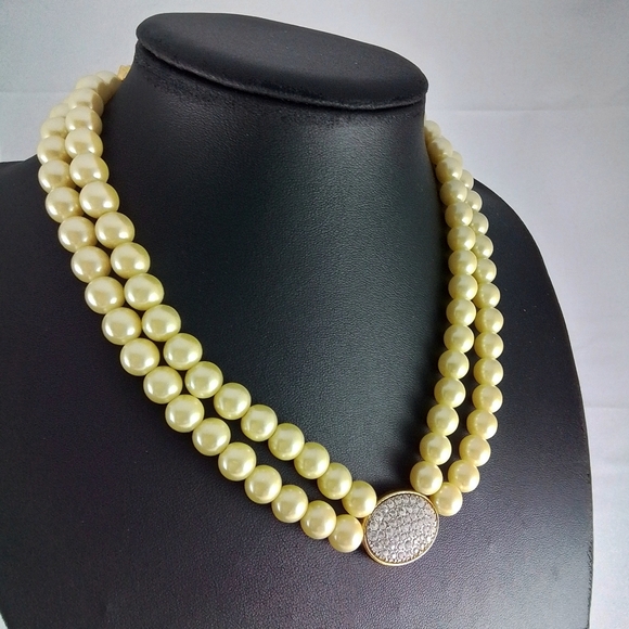 Vintage Faux Pearls and Rhinestone Choker Necklace Avon President Club - Picture 2 of 5